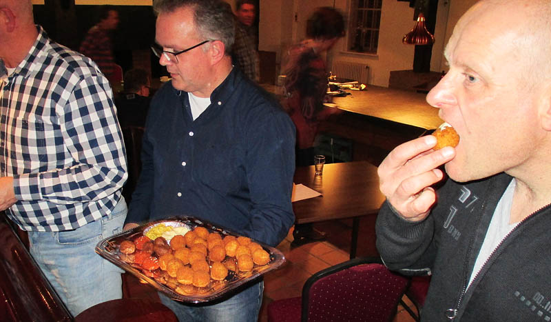 De GLOEIENDHETE bitterballen... Wielerquiz 2014